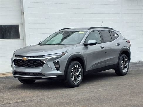New 2026 Chevrolet Trax LT w/ LT Convenience Package FWD image 1