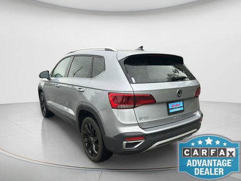 Certified 2024 Volkswagen Taos SE FWD image 3