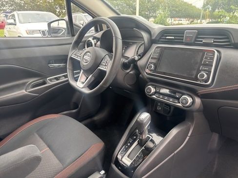 Used 2020 Nissan Versa SR w/ Convenience Package image 14