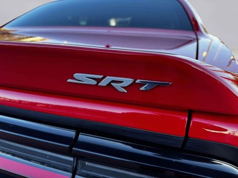 Used 2015 Dodge Challenger SRT image 17