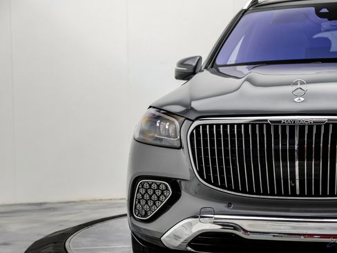 Used 2024 Mercedes-Benz Maybach GLS 600 4MATIC image 37