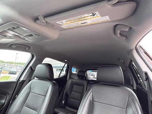 Used 2023 GMC Terrain SLT w/ Infotainment Package II AWD/4WD image 26