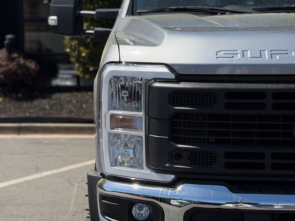 Used 2023 Ford F350 XL RWD image 4