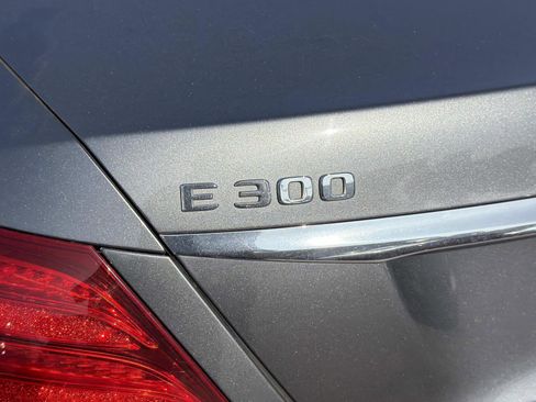 Used 2018 Mercedes-Benz E 300 w/ Premium 3 Package (Q03) image 27