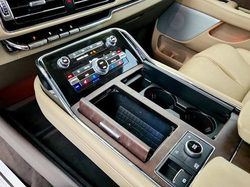 Used 2023 Lincoln Navigator Reserve AWD/4WD image 16