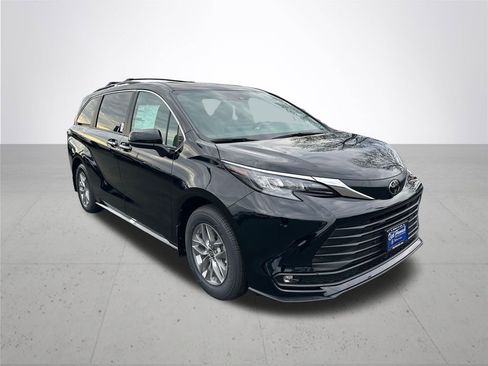 New 2026 Toyota Sienna XLE image 5