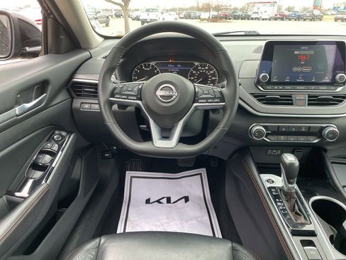 Used 2025 Nissan Altima 2.5 SR image 12