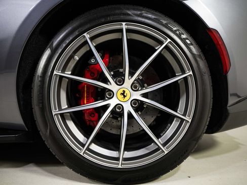Used 2022 Ferrari 812 GTS RWD image 18