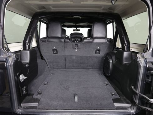 Used 2019 Jeep Wrangler Unlimited Sahara AWD/4WD image 18