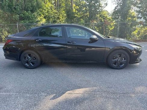 Used 2021 Hyundai Elantra SEL w/ Convenience Package FWD image 4