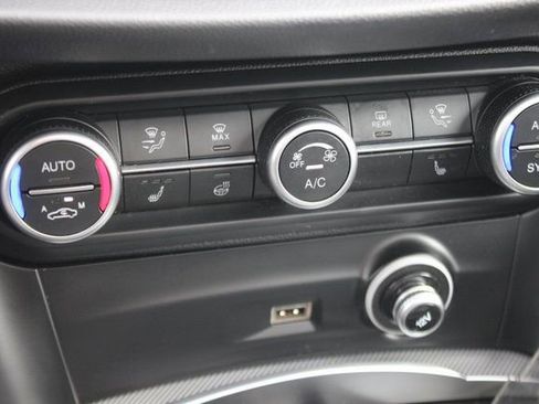 Used 2023 Alfa Romeo Stelvio Veloce image 9