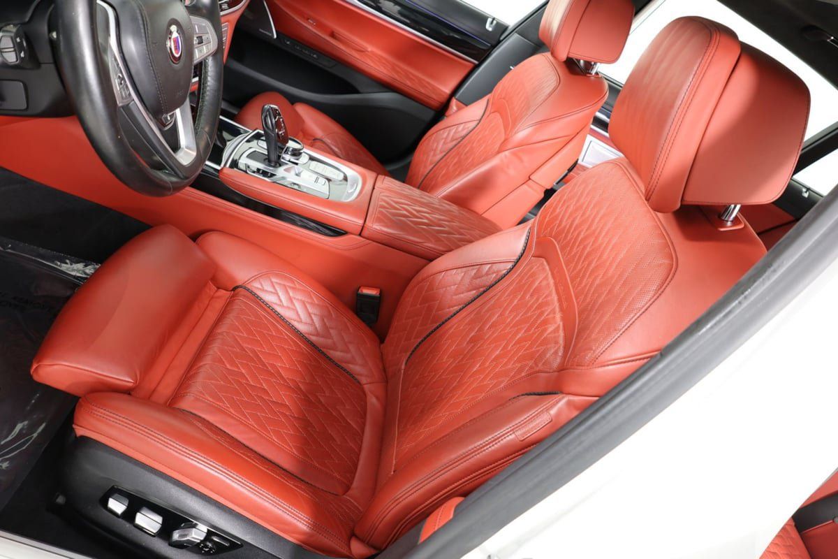 Used 2022 BMW ALPINA B7 xDrive AWD/4WD image 2