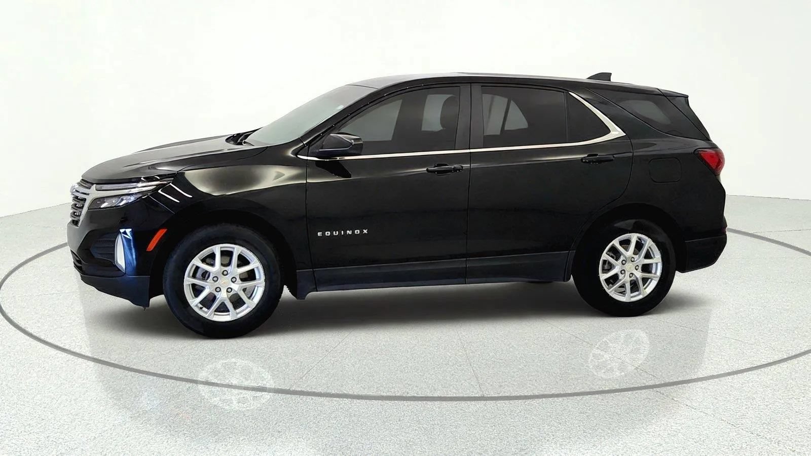 Used 2024 Chevrolet Equinox LT FWD image 3