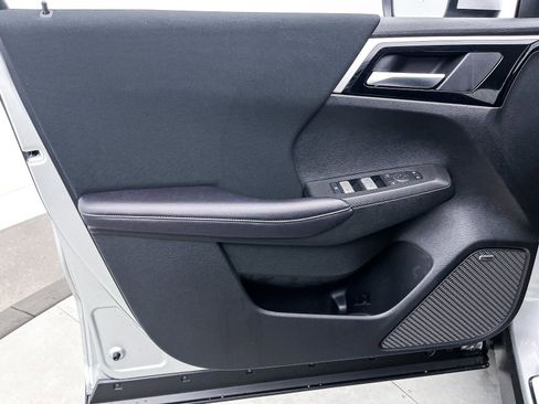 New 2025 Mitsubishi Outlander ES image 9