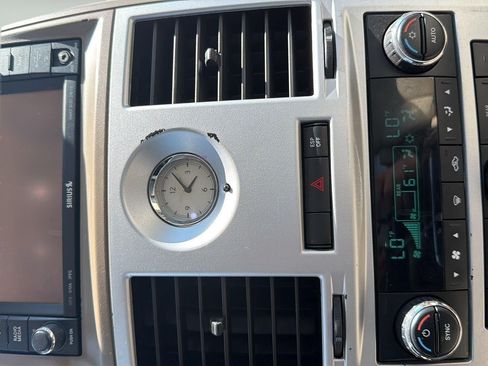 Used 2010 Chrysler Town & Country Limited w/ Entertainment Group #3 FWD image 22