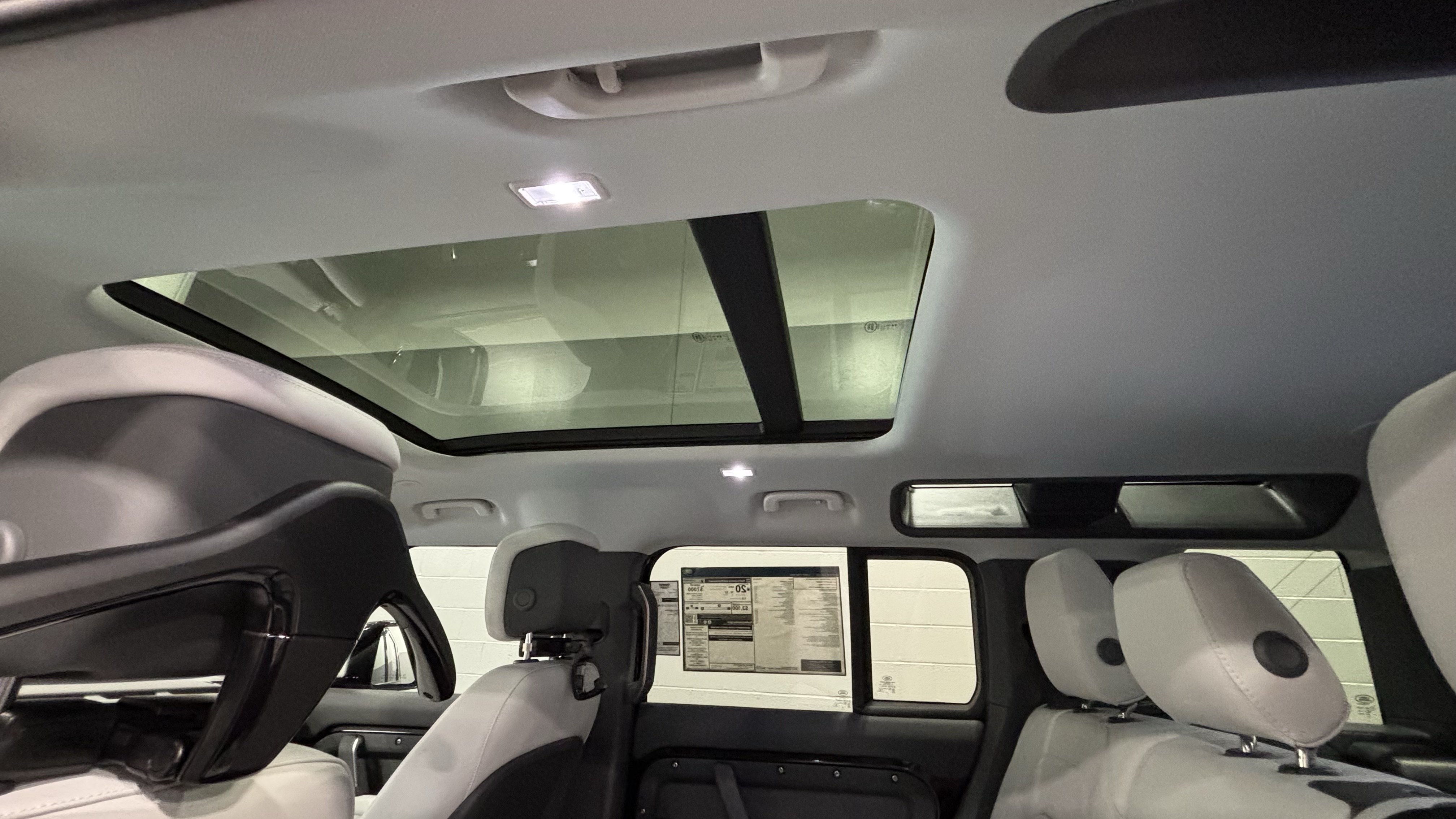 New 2026 Land Rover Defender 110 X-Dynamic SE AWD/4WD image 15