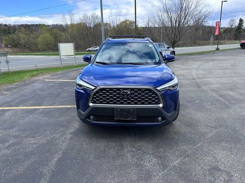 Used 2023 Toyota Corolla Cross XLE w/ Convenience Package image 8