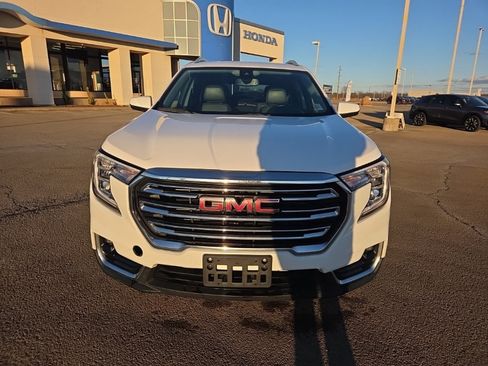 Used 2023 GMC Terrain SLT image 2