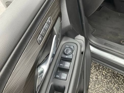 Used 2024 GMC Terrain SLT AWD/4WD image 8
