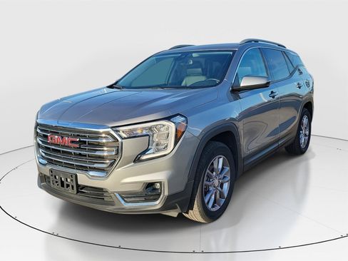 Used 2023 GMC Terrain SLT image 2
