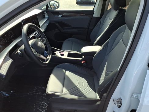 New 2026 Volkswagen Tiguan SE image 11