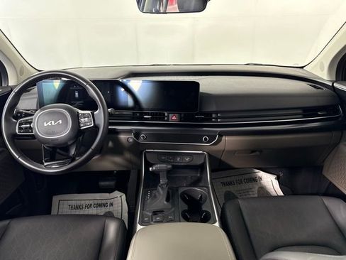 Used 2025 Kia Carnival image 25