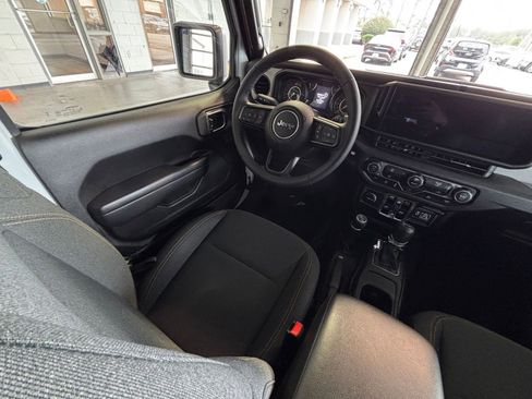 Used 2025 Jeep Wrangler Sport S image 33