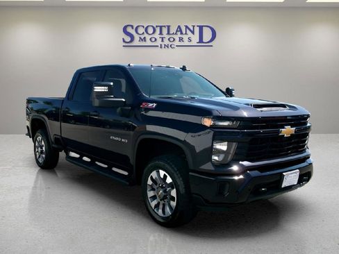 Used 2024 Chevrolet Silverado 2500 Custom w/ Custom Value Package AWD/4WD image 4