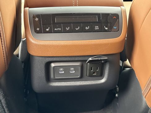New 2026 Nissan Pathfinder Platinum FWD image 21