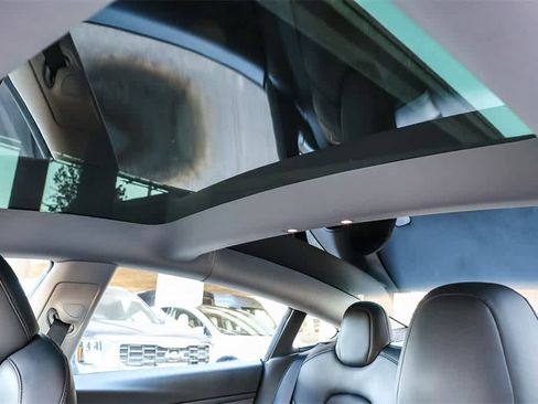 Used 2021 Tesla Model 3 Standard Range Plus image 23