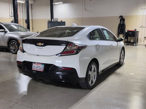 Used 2017 Chevrolet Volt LT w/ Comfort Package FWD image 7
