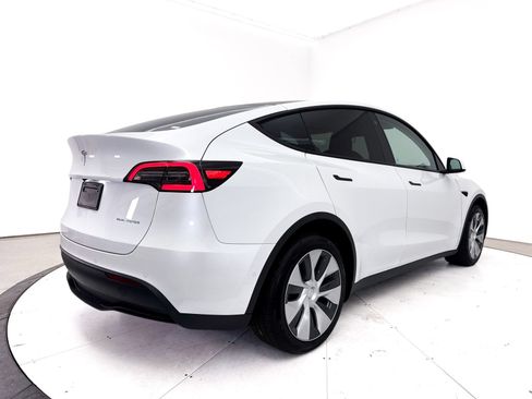 Used 2022 Tesla Model Y Long Range AWD/4WD image 17