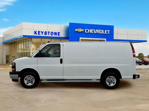 Used 2024 GMC Savana 2500 w/ Driver Convenience Package RWD image 4