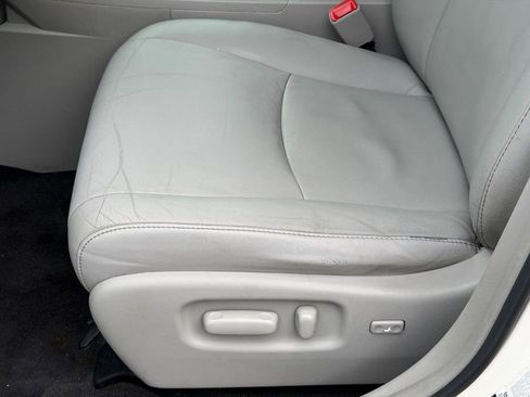 Used 2013 Toyota Highlander SE image 25