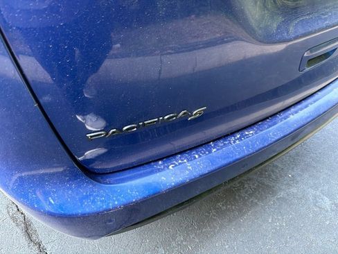 Used 2019 Chrysler Pacifica Touring-L Plus w/ S Appearance Package FWD image 9