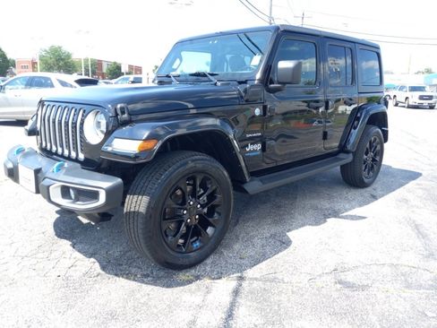 Used 2022 Jeep Wrangler Unlimited Sahara w/ Cold Weather Group AWD/4WD image 1