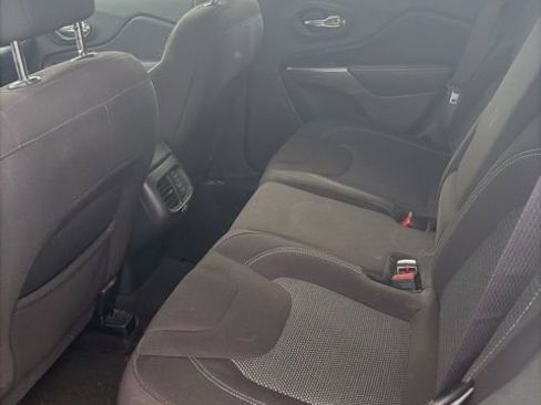 Used 2021 Jeep Cherokee Latitude AWD/4WD image 4