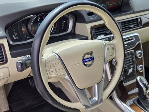 Used 2015 Volvo XC70 T5 Premier w/ Proximity Package FWD image 18