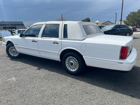 Used 1997 Lincoln Town Car Executive image 2