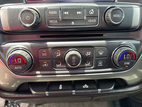 Used 2018 Chevrolet Silverado 1500 LT w/ LT Eassist Package image 39