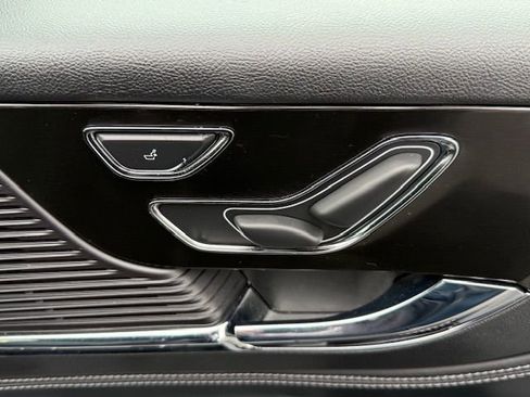 Used 2022 Lincoln Corsair AWD w/ Premium Package image 19