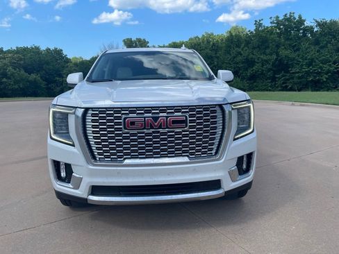 Used 2022 GMC Yukon XL Denali AWD/4WD image 2