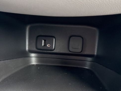 Used 2018 Chevrolet Equinox LS image 24