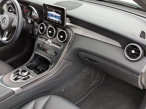 Used 2019 Mercedes-Benz GLC 300 image 25