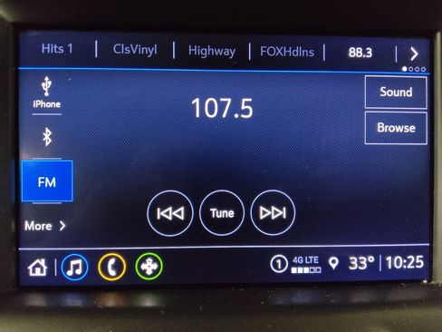 Used 2023 GMC Terrain SLT image 25