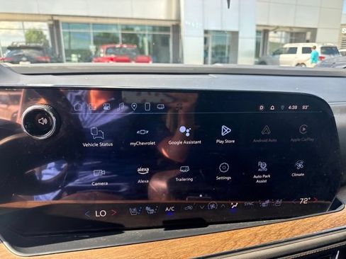 Used 2025 Chevrolet Suburban High Country AWD/4WD image 31