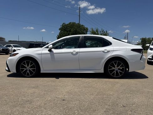 Used 2024 Toyota Camry SE FWD image 6