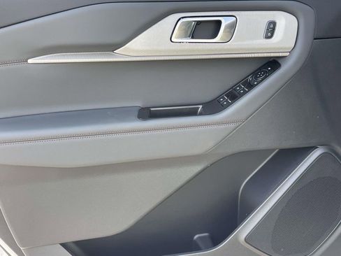 New 2026 Ford Explorer Active RWD image 10