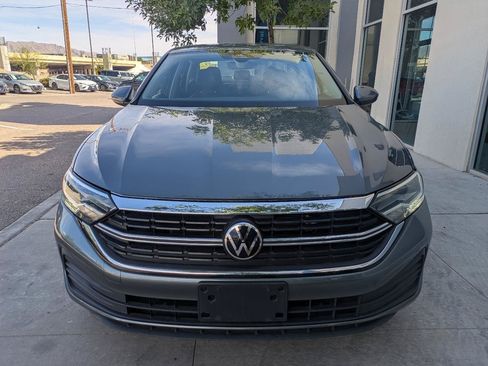 Used 2024 Volkswagen Jetta SE FWD image 2