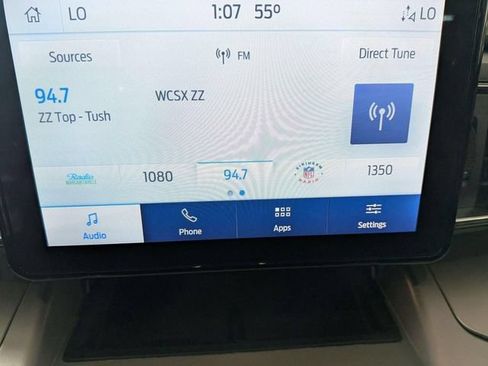 Used 2022 Ford Explorer XLT w/ Equipment Group 202A AWD/4WD image 22
